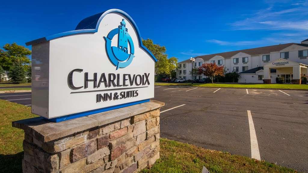 Charlevoix Inn & Suites Surestay Collection By Best Western Exterior foto