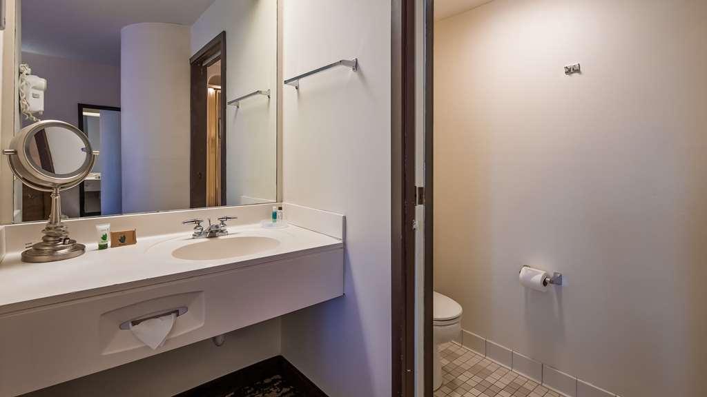 Charlevoix Inn & Suites Surestay Collection By Best Western Exterior foto